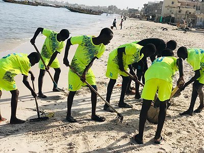 BeachCleaningHannSoccerSchools01
